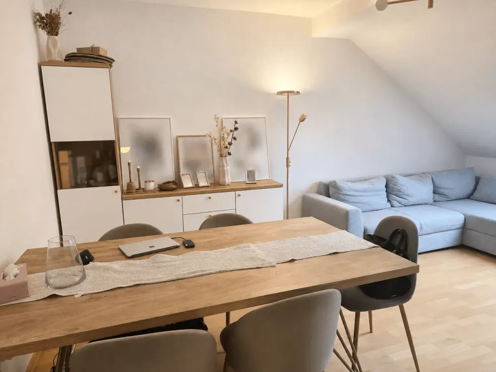 Ruhig gelegene und moderne 2-Zimmer-Wohnung nahe Zoo mit großzügiger Dachterrasse!