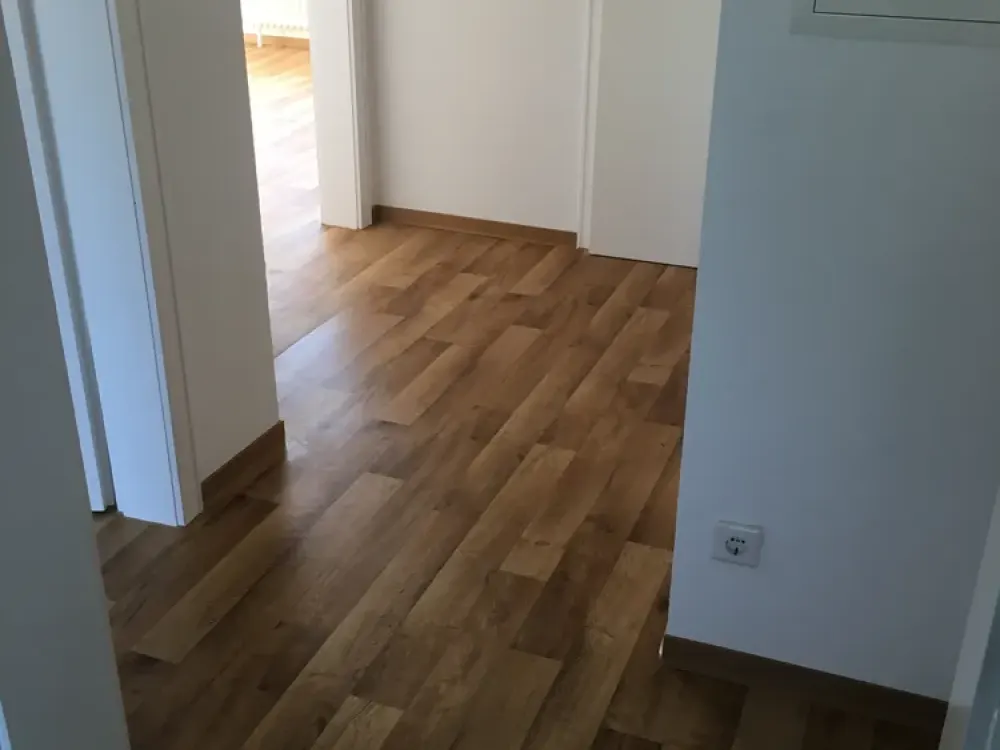Beautiful Renovated 2-Room Apartment with Balcony in Bemerode