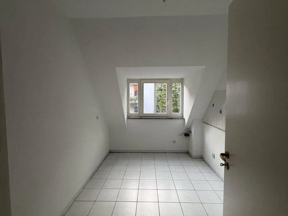 Bright 4-Room Apartment for Rent in Nymphenburg, Munich
