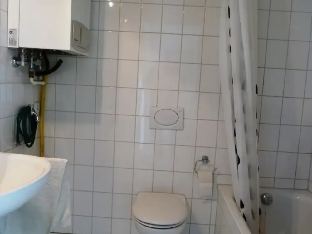2-room shared apartment, open plan, bright, clear layout, close to city and S-Bahn, balcony