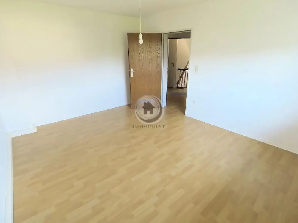 !!! ImmoPoint !!! Cozy Attic Apartment - Built-in Kitchen for Free Use