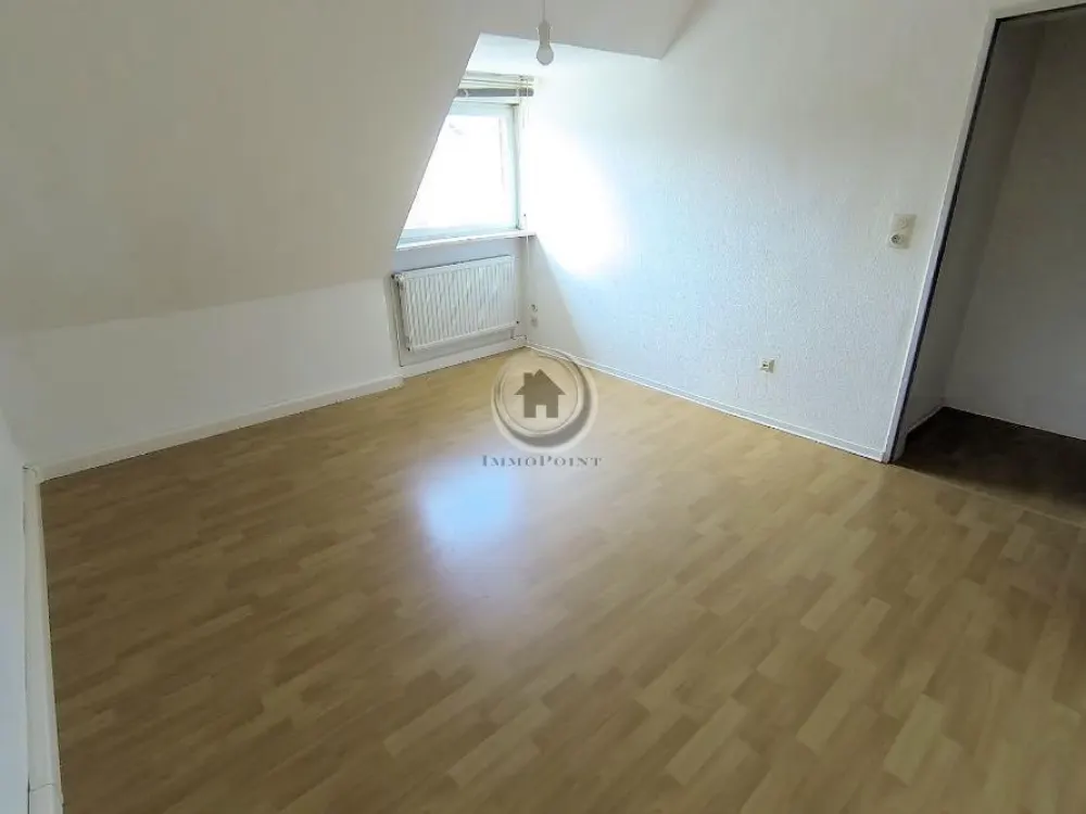 !!! ImmoPoint !!! Cozy Attic Apartment - Built-in Kitchen for Free Use