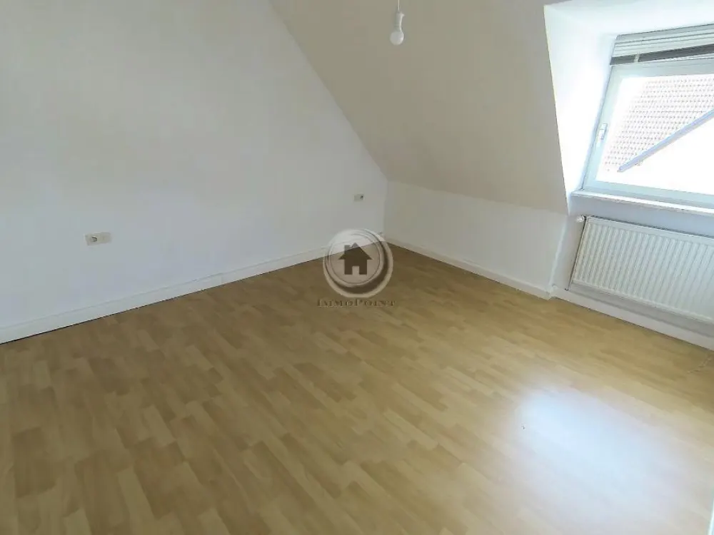 !!! ImmoPoint !!! Cozy Attic Apartment - Built-in Kitchen for Free Use