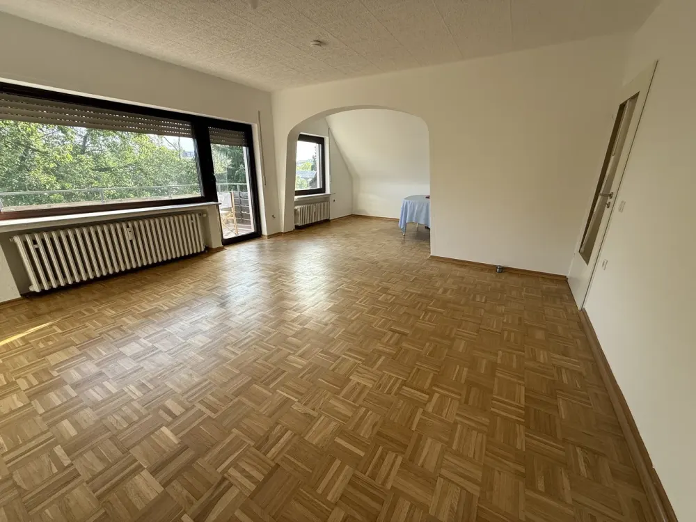 Bright Top Floor Apartment, 3 Rooms, Kitchen, Bathroom with Balcony