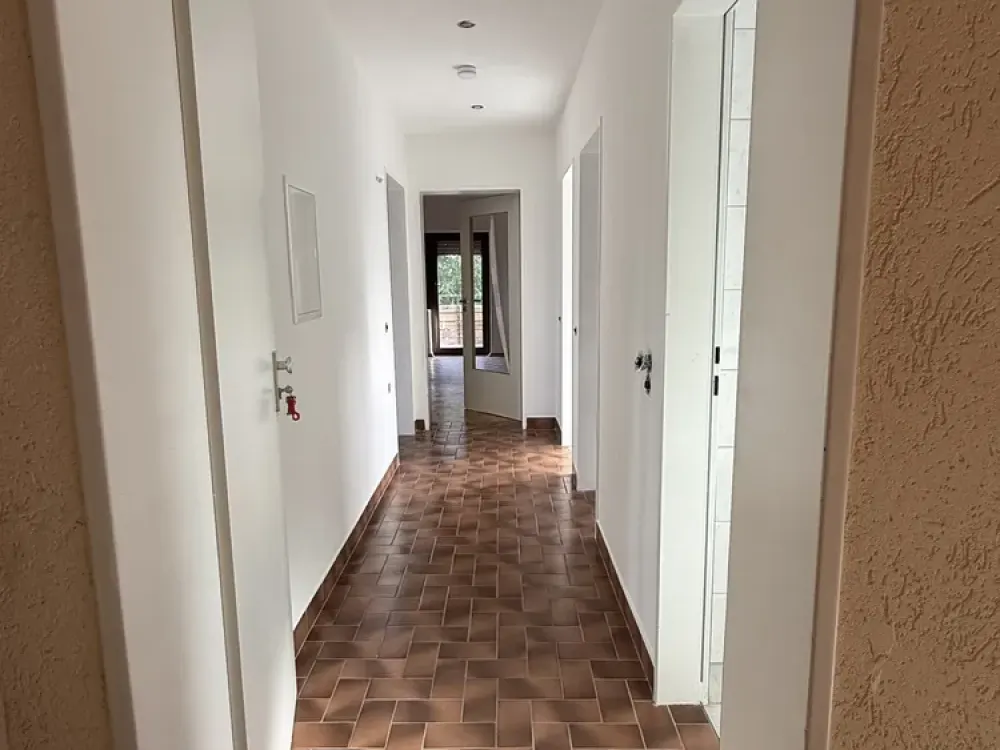 Bright Top Floor Apartment, 3 Rooms, Kitchen, Bathroom with Balcony