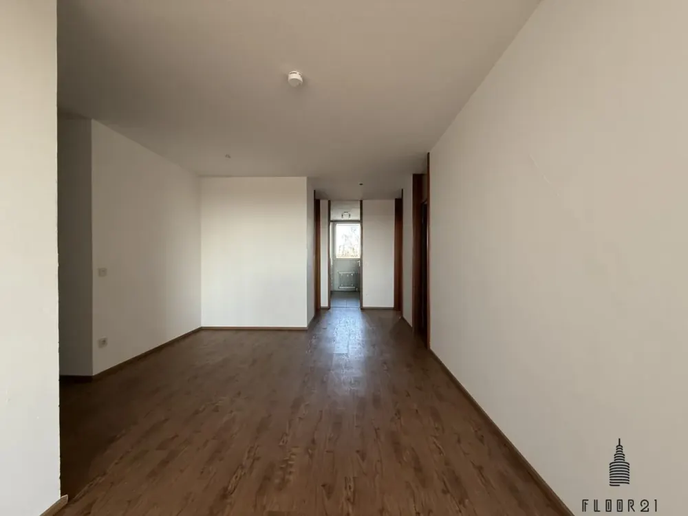 Room for New Ideas: 3.5-Room Apartment in Solln