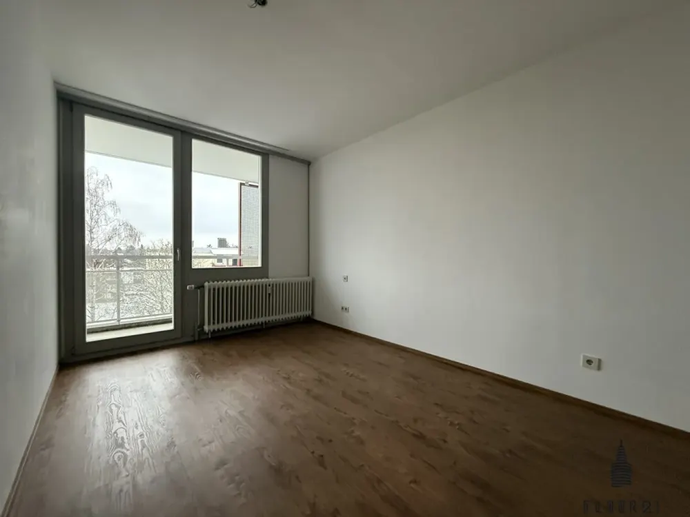 Room for New Ideas: 3.5-Room Apartment in Solln