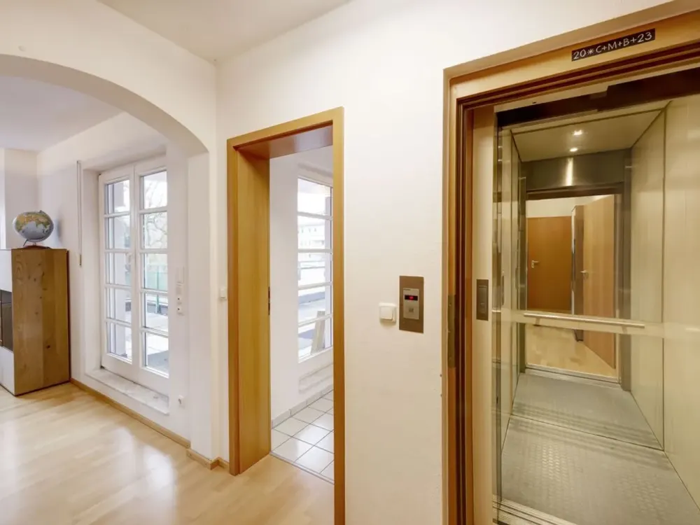 Pasing Süd am Stadtpark: 3-room penthouse with 90 m² net living area, 90 m² roof terrace, elevator and underground parking