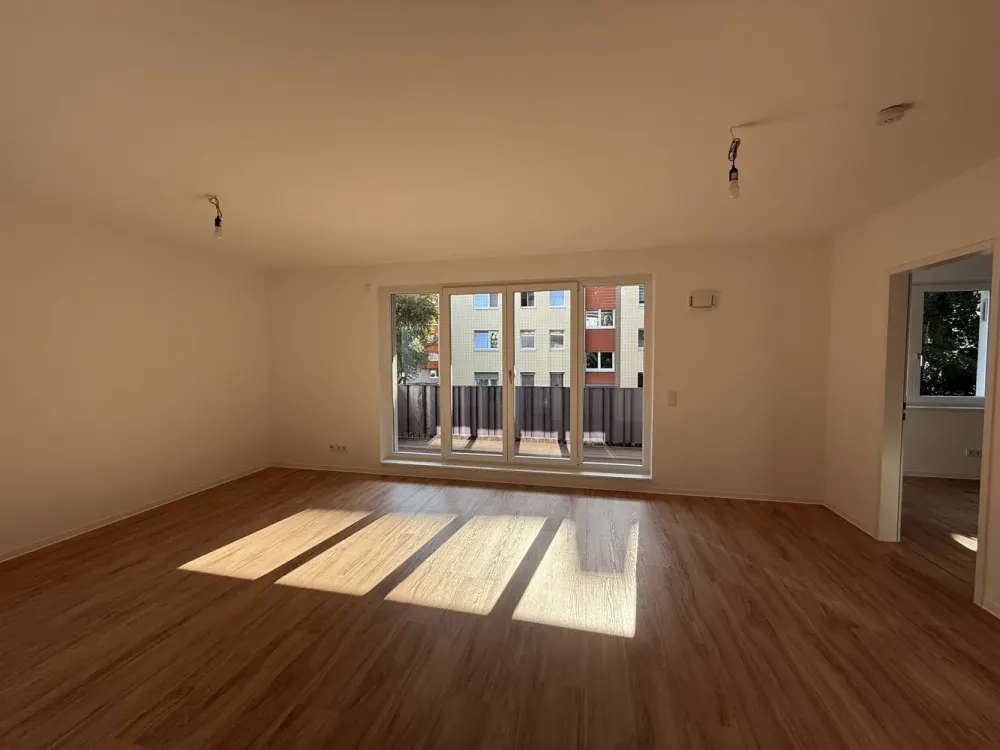 LOTS OF SPACE. LOTS OF LIGHT. CLOSE TO FRANKFURT., 3 Rooms with South-West Balcony
