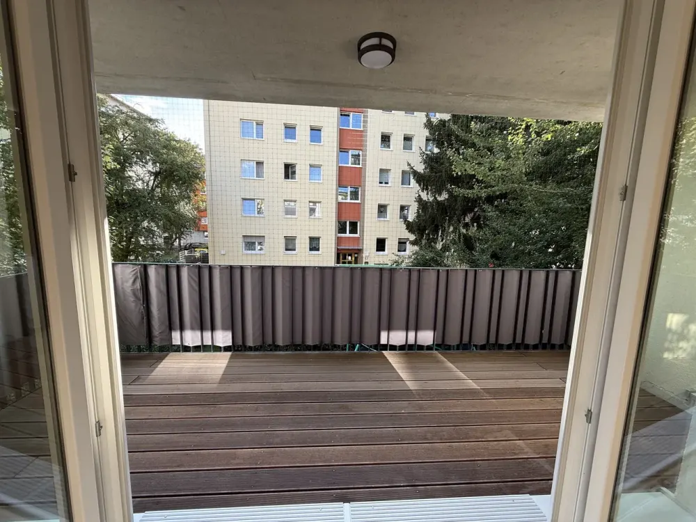LOTS OF SPACE. LOTS OF LIGHT. CLOSE TO FRANKFURT., 3 Rooms with South-West Balcony