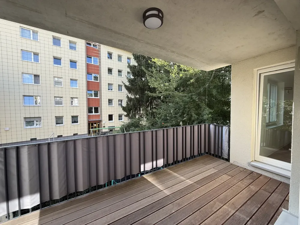 LOTS OF SPACE. LOTS OF LIGHT. CLOSE TO FRANKFURT., 3 Rooms with South-West Balcony