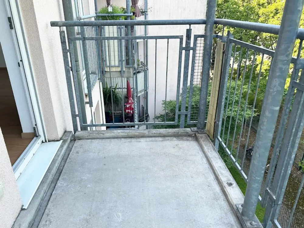°Schön Wohnen in Johannstadt° helle 2 Zimmer mit Balkon, renoviert mit Laminat + Wannenbad + Aufzug