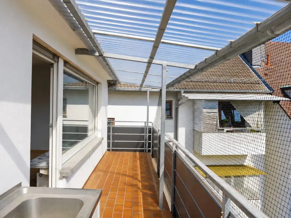 5062 - Suitable for shared living! Renovated 3-room apartment with balcony at Fliederplatz!