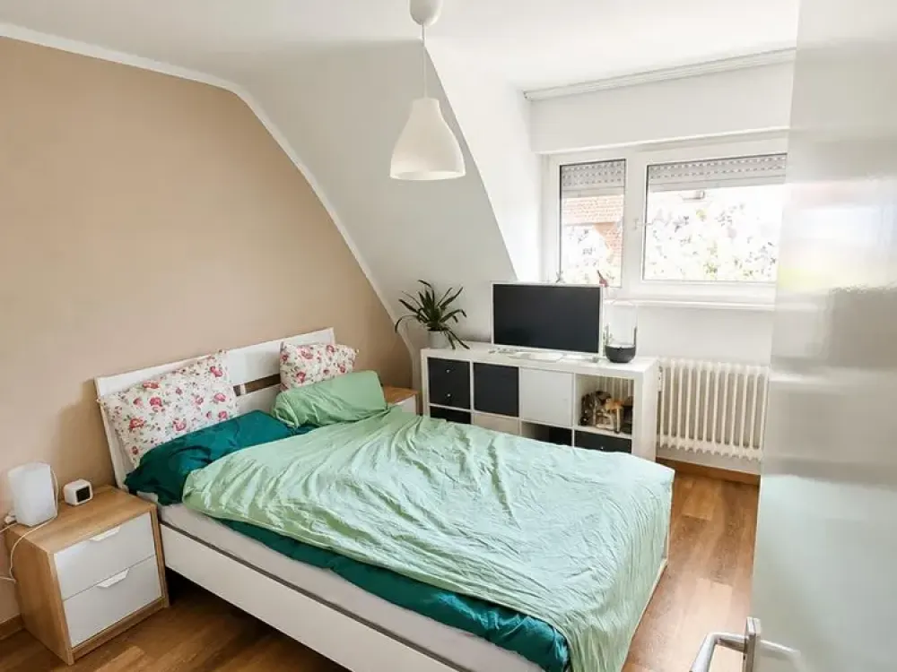 5062 - Suitable for shared living! Renovated 3-room apartment with balcony at Fliederplatz!