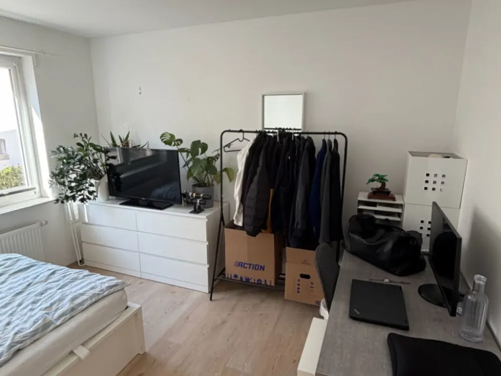 Cozy Room in Great 8-Person Shared Apartment :)