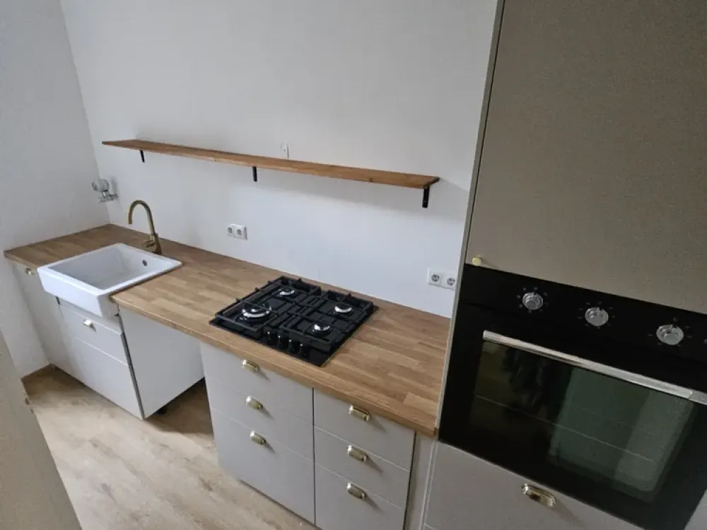 Old Building - 3.5-Room Ground Floor Apartment in Sendling, Munich