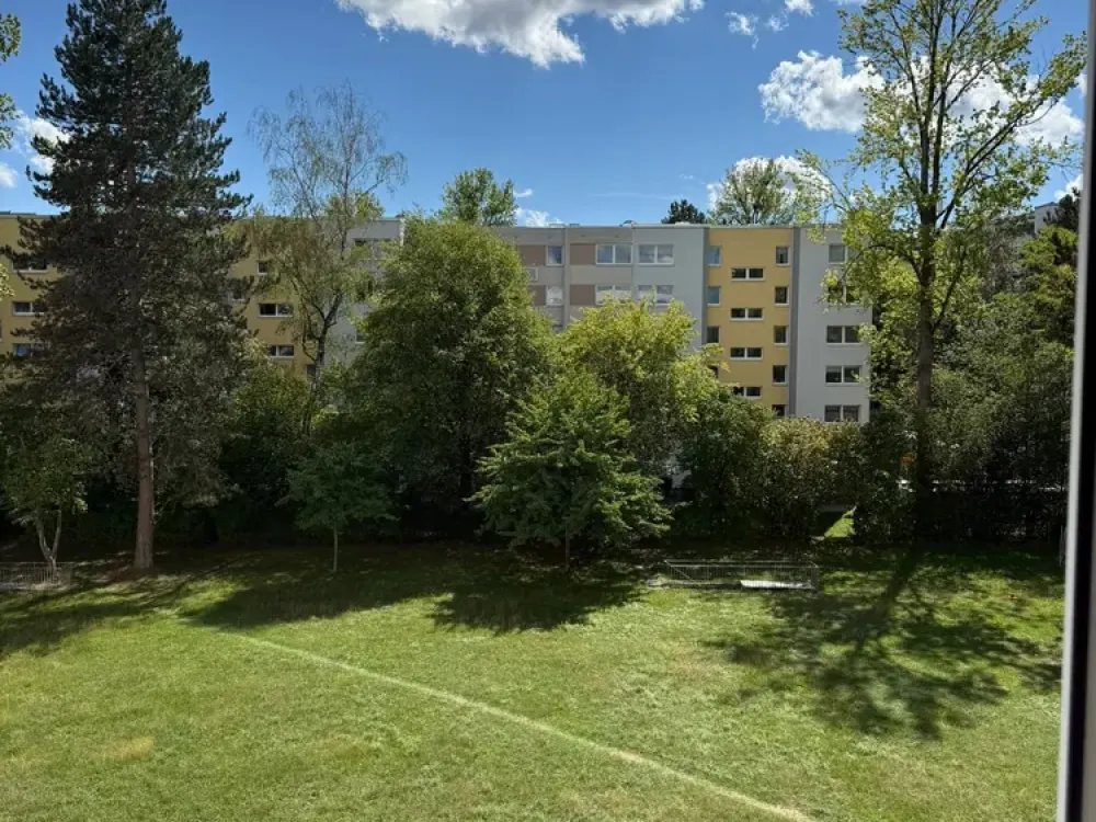 1-Room Apartment with Elevator & Cellar in Quiet Munich-Solln