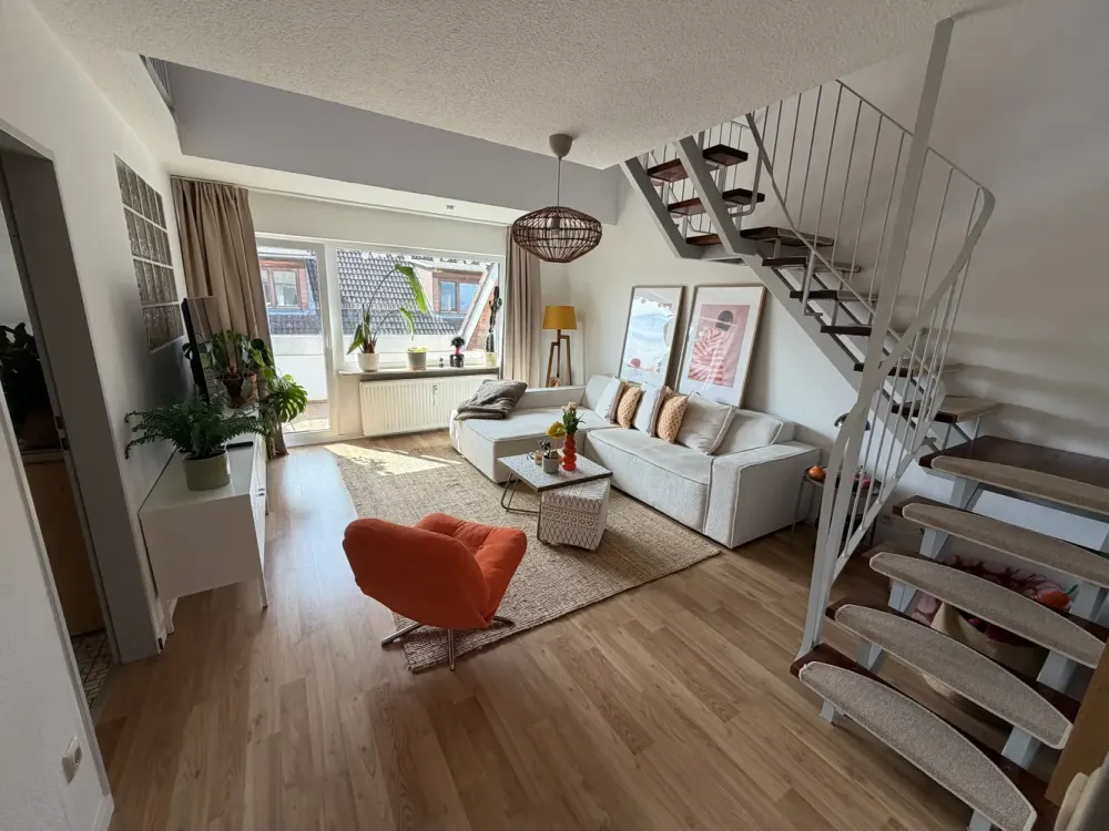 Temporary - Furnished 4-Room Apartment with Balcony in Frankfurt Niederrad - ALL-INCLUSIVE RENT