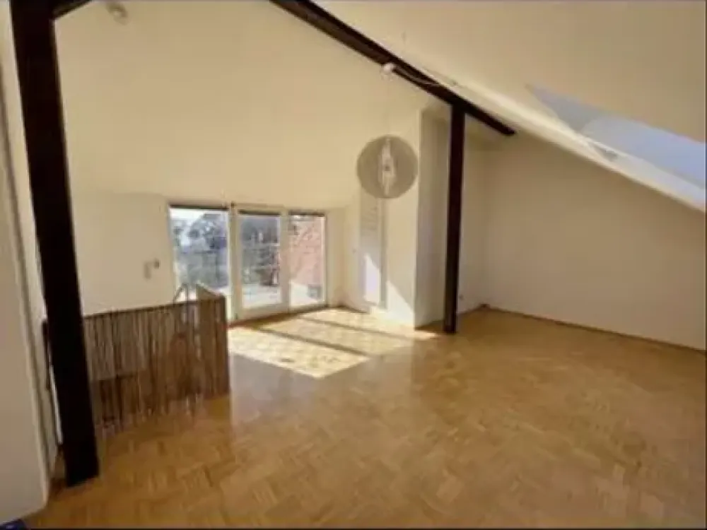 Appealing 3-Room Apartment with Private Terrace and Fitted Kitchen in Erfurt