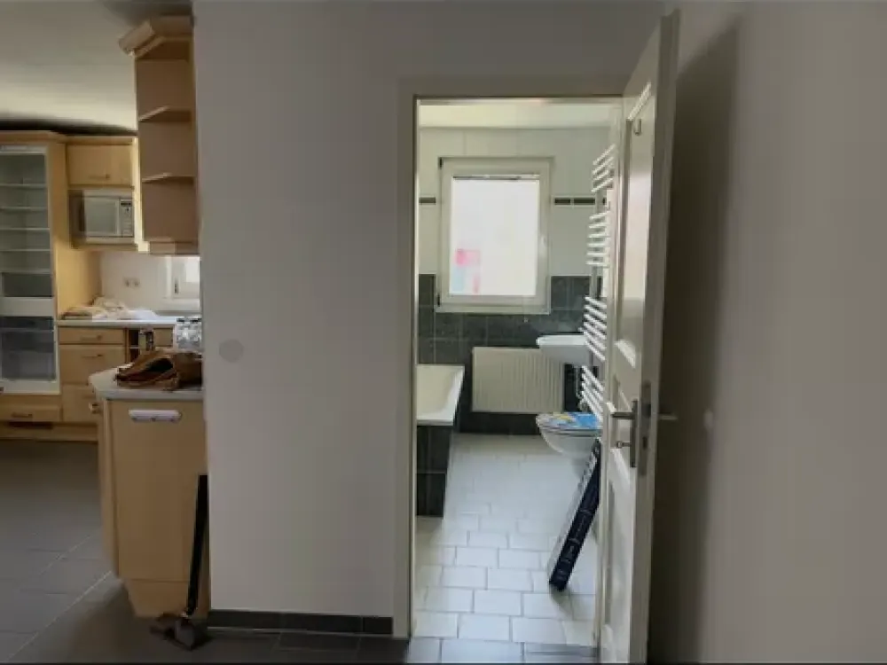 Appealing 3-Room Apartment with Private Terrace and Fitted Kitchen in Erfurt