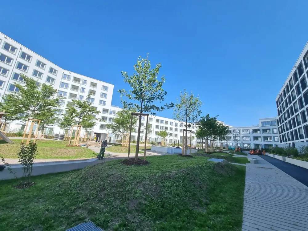 Furnished, spacious 1-room ground floor apartment with loggia and fitted kitchen in Pasing, Munich