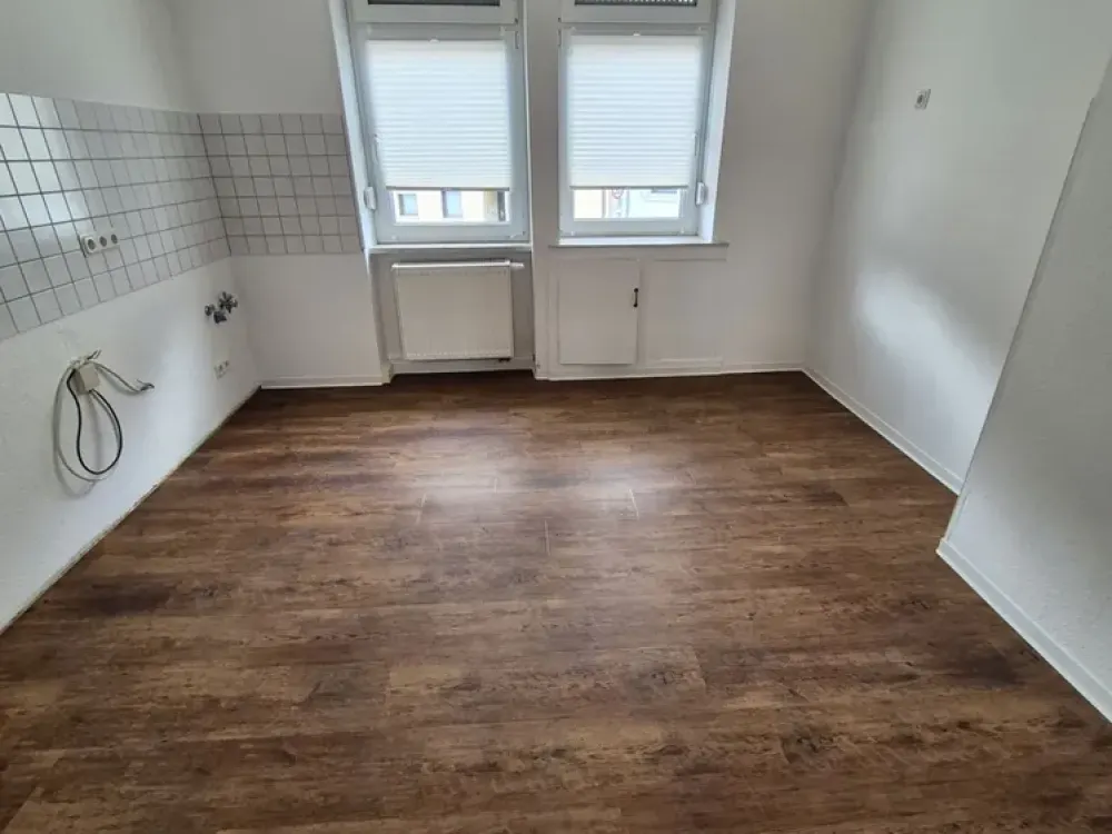 Beautiful, Renovated 2-Room Apartment with Kitchen and Bathroom in SB-St. Arnual!