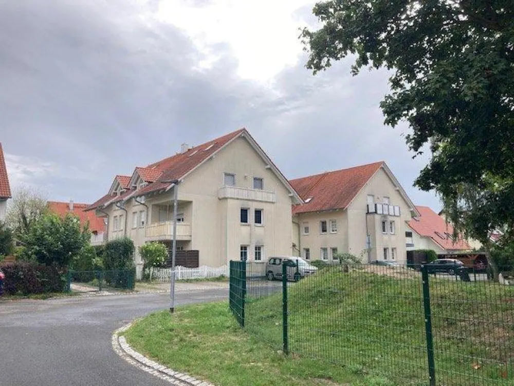 Top three-room apartment on the ground floor with terrace in Panitzsch