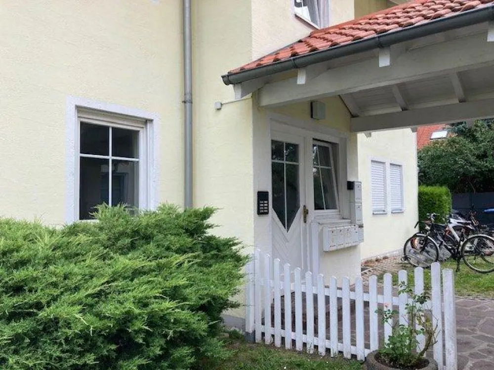 Top three-room apartment on the ground floor with terrace in Panitzsch