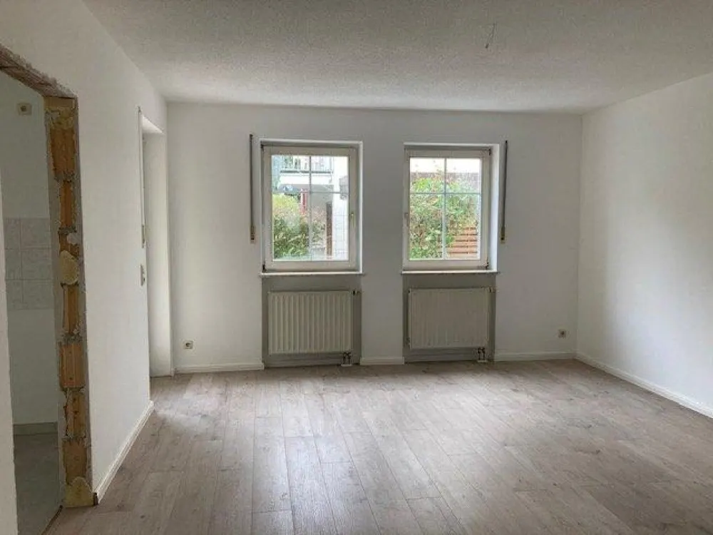 Top three-room apartment on the ground floor with terrace in Panitzsch