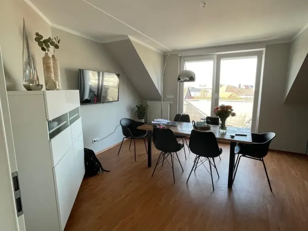 Bright 3-Room Apartment with Elevator