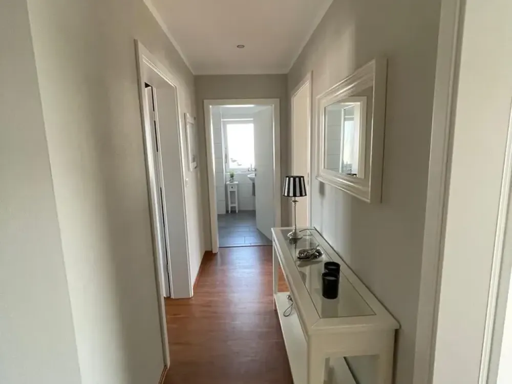 Bright 3-Room Apartment with Elevator