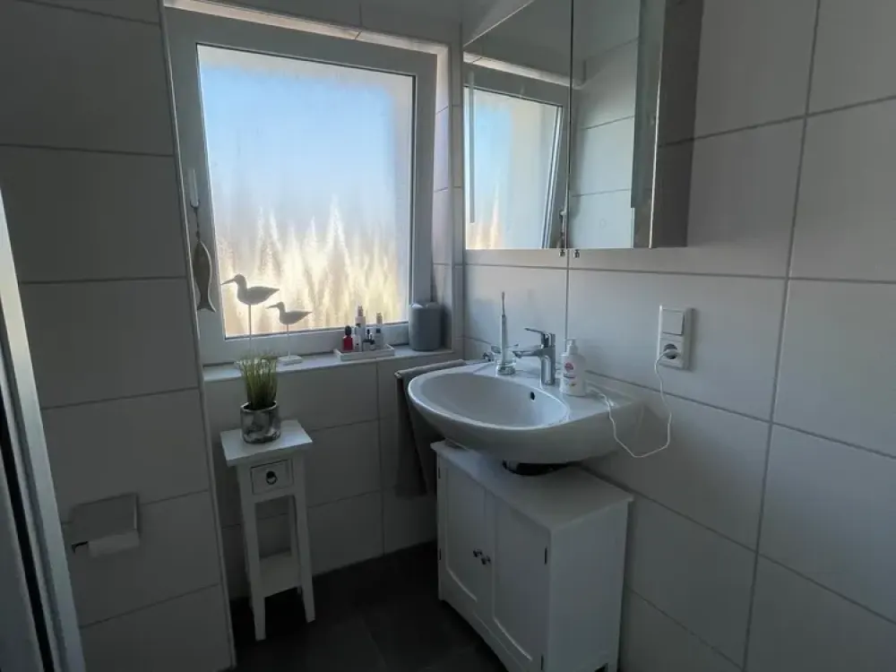 Bright 3-Room Apartment with Elevator