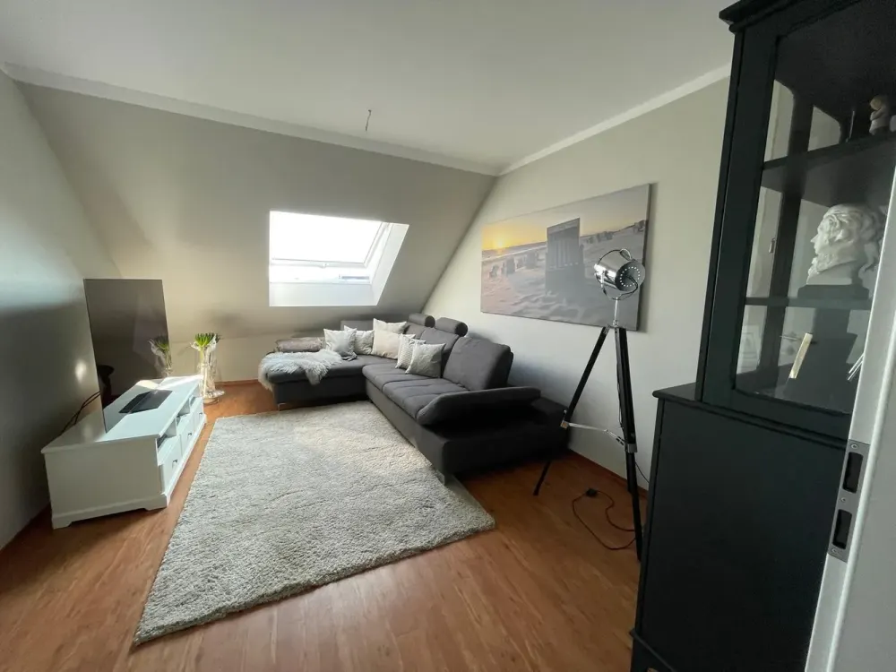 Bright 3-Room Apartment with Elevator