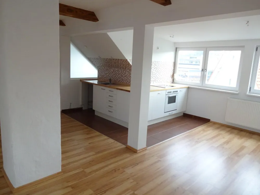 Beautiful, bright 3-room apartment with kitchen, attic, great view, close to S-Bahn