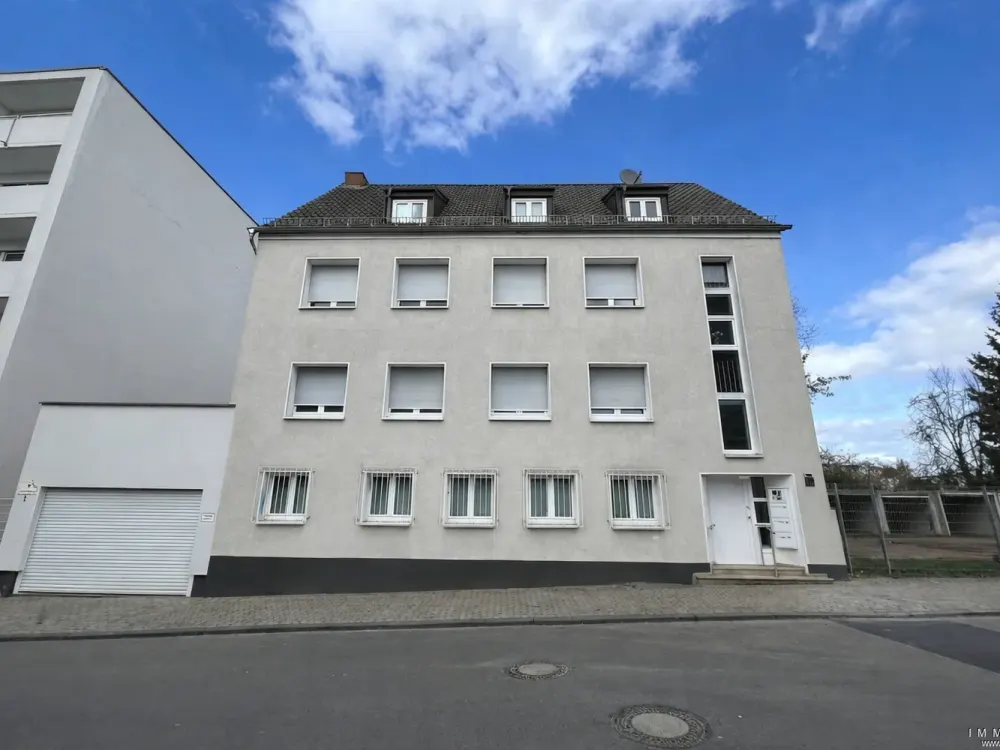FOR RENT: 2-Room Apartment with Built-in Kitchen and Roof Terrace