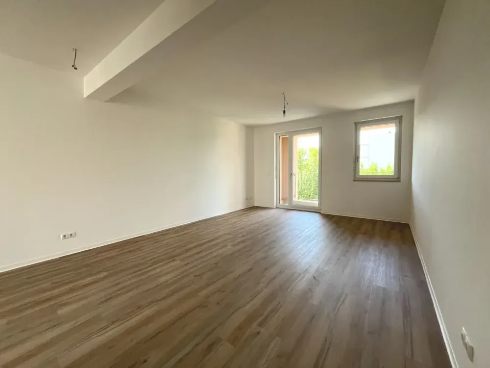 Wohnen im Neubau: 2-Zimmer-Wohnung mit Balkon, Loggia und Einbauküche in zentraler Lage
