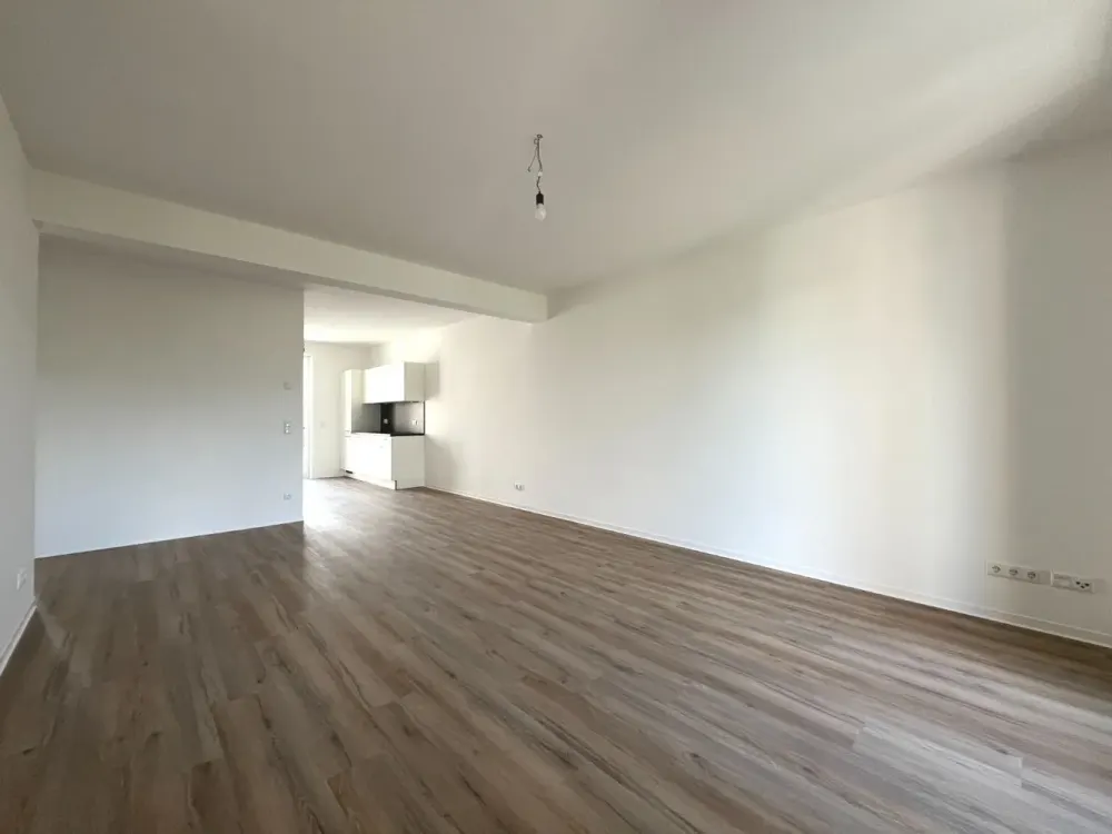 Wohnen im Neubau: 2-Zimmer-Wohnung mit Balkon, Loggia und Einbauküche in zentraler Lage