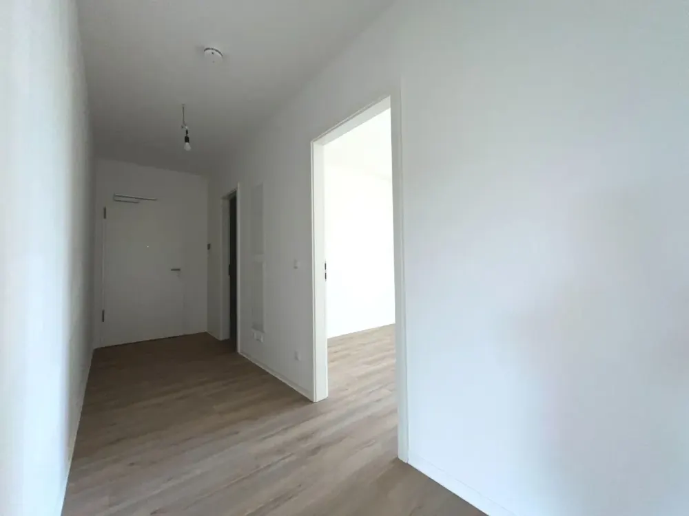 Wohnen im Neubau: 2-Zimmer-Wohnung mit Balkon, Loggia und Einbauküche in zentraler Lage