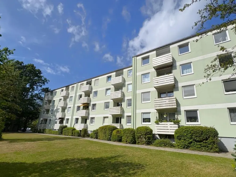 Almost Ready! Renovated 3-Room Apartment in Bremen Horn