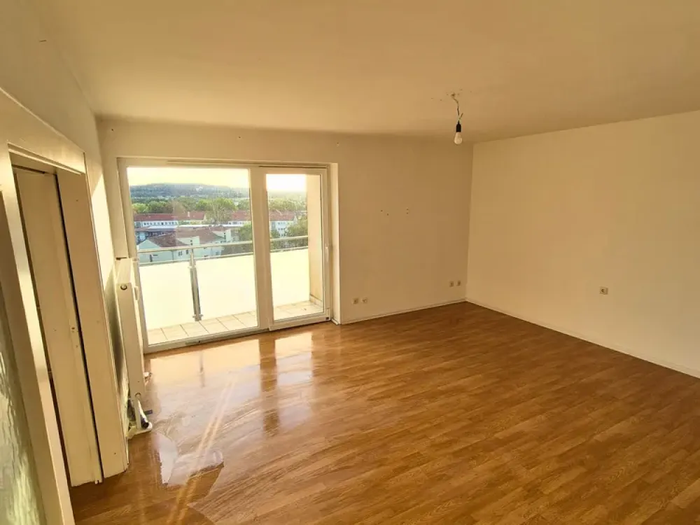 Sunlit 3.5-Room Apartment in Fürth with Great View. From Private Owner