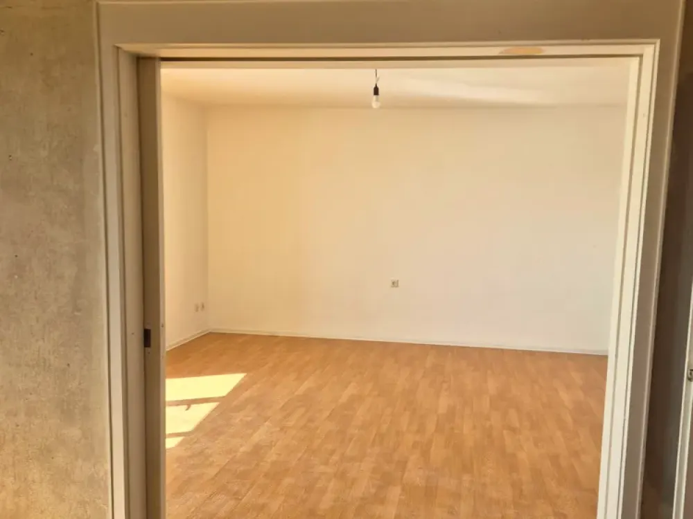 Sunlit 3.5-Room Apartment in Fürth with Great View. From Private Owner