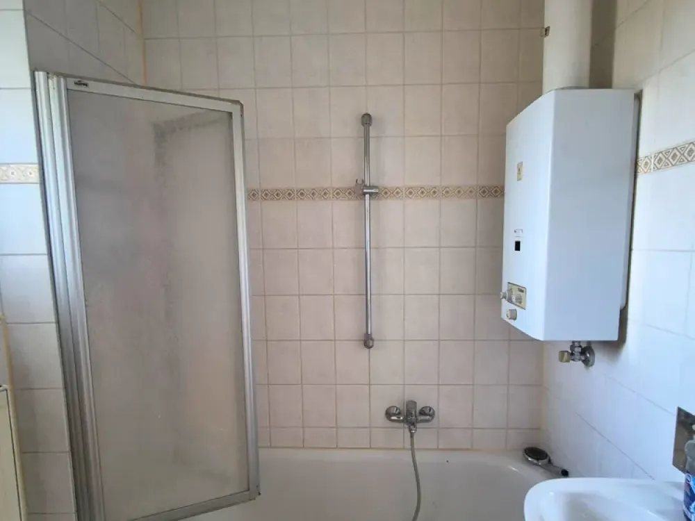 Sunlit 3.5-Room Apartment in Fürth with Great View. From Private Owner