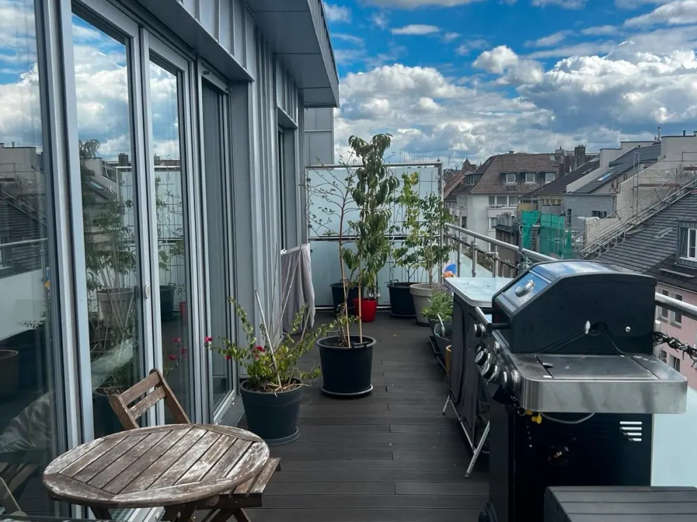 Beautiful 3-Room Apartment with Large Balcony in Little Tokyo