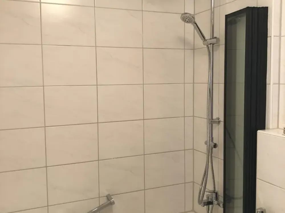 Beautiful 1-Room Apartment with Balcony and Built-in Kitchen - Commission-Free - Excellent Transport Connections