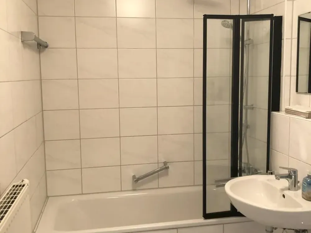 Beautiful 1-Room Apartment with Balcony and Built-in Kitchen - Commission-Free - Excellent Transport Connections