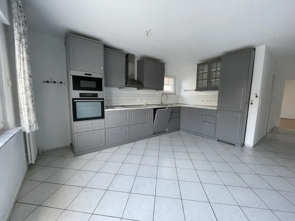 Very spacious, renovated 6-room maisonette with terrace, garden, PV system - Eggenstein!
