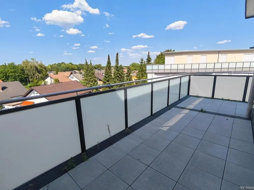 Age-appropriate 3-room penthouse apartment with southeast roof terrace