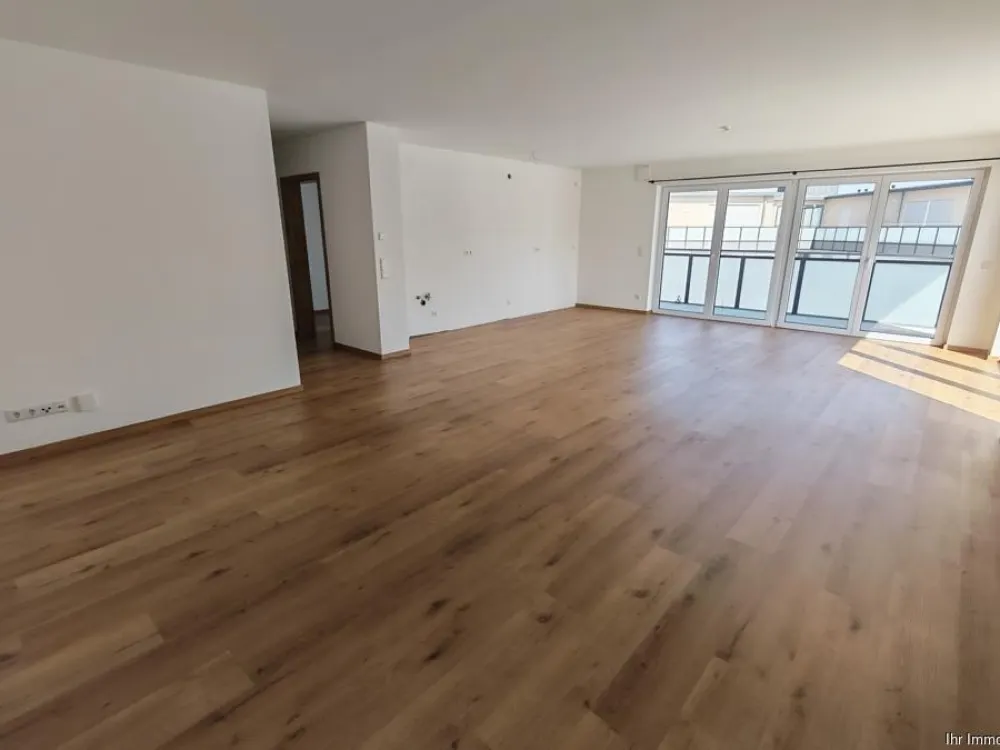 Age-appropriate 3-room penthouse apartment with southeast roof terrace