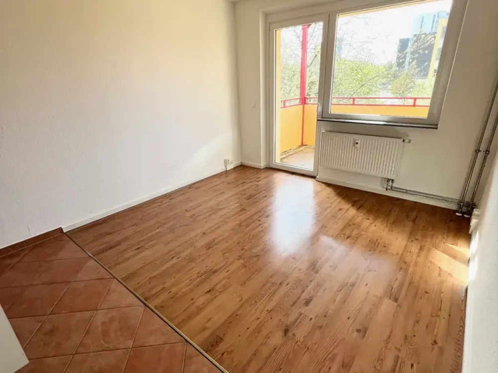 ***NUR FÜR SENIOREN*** Einbauküche, Duschbad, Balkon und Fahrstuhl...!!!