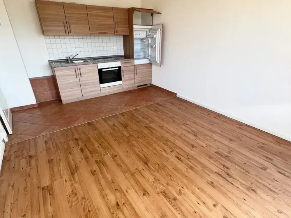 ***NUR FÜR SENIOREN*** Einbauküche, Duschbad, Balkon und Fahrstuhl...!!!